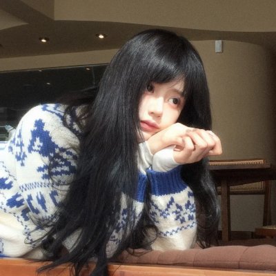 穿着旗袍的女孩